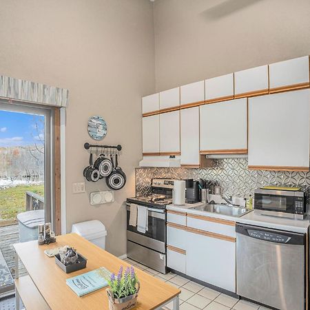 Quiet And Cozy Lakefront Home Near Mt Boyne 盖洛德 外观 照片
