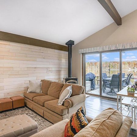 Quiet And Cozy Lakefront Home Near Mt Boyne 盖洛德 外观 照片