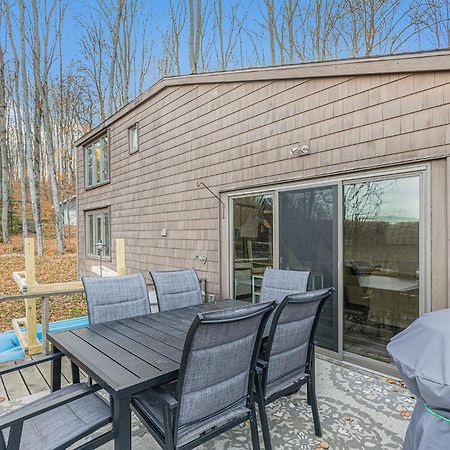 Quiet And Cozy Lakefront Home Near Mt Boyne 盖洛德 外观 照片