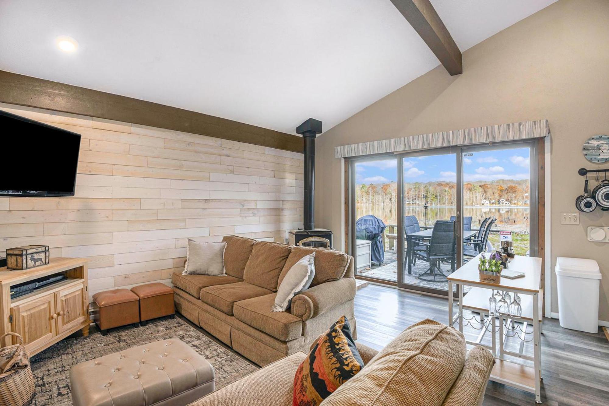 Quiet And Cozy Lakefront Home Near Mt Boyne 盖洛德 外观 照片