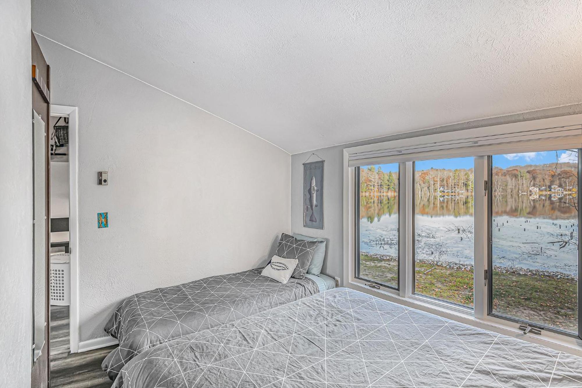 Quiet And Cozy Lakefront Home Near Mt Boyne 盖洛德 外观 照片
