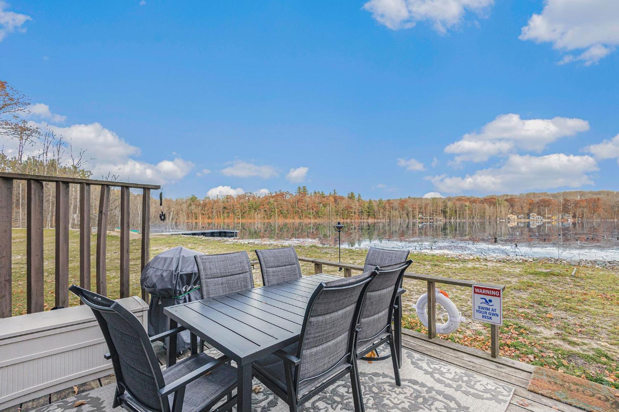 Quiet And Cozy Lakefront Home Near Mt Boyne 盖洛德 外观 照片
