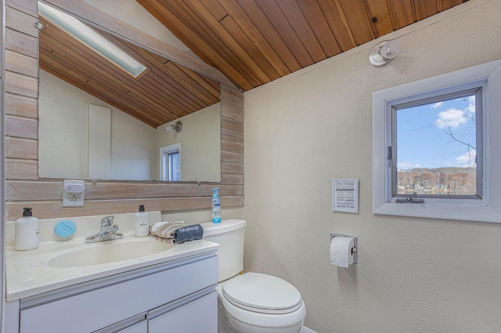 Quiet And Cozy Lakefront Home Near Mt Boyne 盖洛德 外观 照片